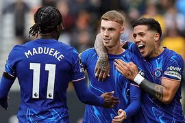 Hai ngôi sao Chelsea lập hattrick trong cơn mưa bàn thắng