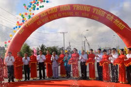 Thông xe dự án đầu tư xây dựng cầu Hòa Trung