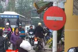 Ý thức chấp hành giao thông nhìn từ một góc phố