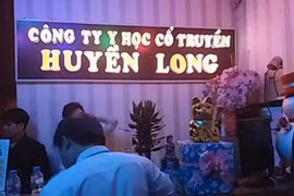 Đột kích 2 tụ điểm mát-xa có nữ tiếp viên khỏa thân phục vụ khách