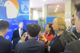 [ẢNH] Khoảnh khắc báo chí khi Tổng thống Mỹ Donald Trump họp báo sau Hội nghị Thượng đỉnh