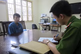 Đồng tính nữ giả... gái Karaoke, lừa cuỗm tiền trai Hàn Quốc