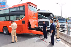 Nhân viên xe khách Phương Trang tử nạn khi đang "lơ" xe 