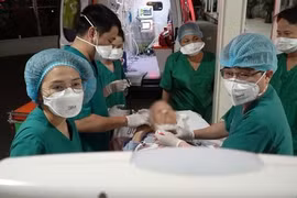 Việt Nam tiếp nhận điều trị thành công nhân viên Liên hợp quốc mắc Covid-19 diễn biến nặng