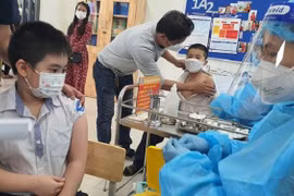 Hà Nội tăng 1.012 ca Covid-19, chưa ghi nhận trẻ gặp phản ứng nặng sau tiêm vaccine