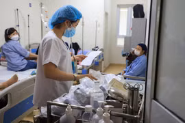 Cơ sở có vướng mắc trong mua sắm thuốc, vật tư phải báo cáo về Bộ Y tế trước 22-6