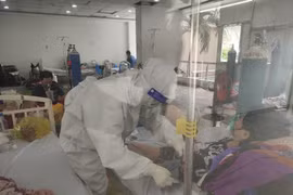  4.941 ca Covid-19 mới sáng 8-8, TP HCM xây bệnh viện dã chiến ngay trong khu công nghiệp