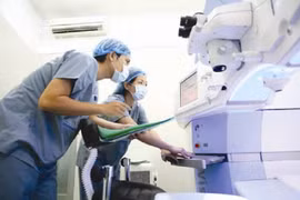 Ra văn bản gây hiểu nhầm, Bộ Y tế lên tiếng không bỏ BHYT với dịch vụ từ máy đặt, máy mượn
