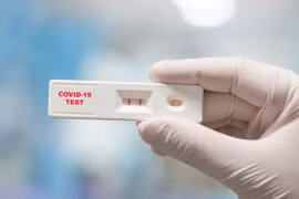 Thủ tướng yêu cầu Bộ Y tế thông báo về việc có hay không kit xét nghiệm phát hiện Omicron