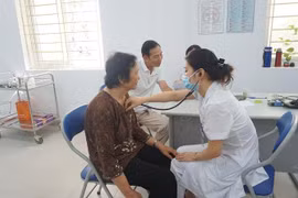 Gần 12% dân số hiện nay là người cao tuổi, trung bình mỗi người già mắc 3 bệnh mạn tính