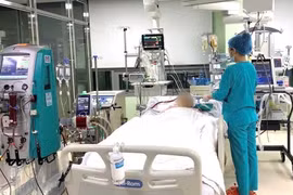 Một người bệnh nguy kịch vì mắc cúm A sau khi tự điều trị tại nhà, phải chạy ECMO