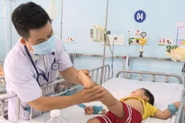 Nhiều dịch bệnh ghi nhận số mắc tăng vọt so với năm ngoái, liệu có bất thường?