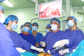 Từ 1-3, Bệnh viện Việt Đức hạn chế mổ phiên và xét nghiệm do cạn kiệt vật tư