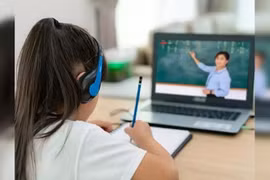 Dừng gói tín dụng hỗ trợ học sinh, sinh viên nghèo mua thiết bị học tập trực tuyến