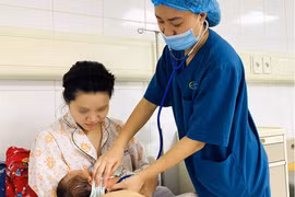Ba người trong một gia đình, gồm thai phụ 23 tuổi ngộ độc nguy kịch nghi do ăn món trứng cò