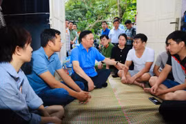 Bí thư Thành ủy Hà Nội trao hỗ trợ tới các nạn nhân vụ cháy chung cư mini