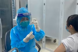 Nóng: Đối tượng nào sẽ phải trì hoãn hoặc chống chỉ định tiêm vaccine Covid-19?
