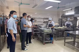 Kiểm tra an toàn thực phẩm tại Hoàn Kiếm: Phạt 7 cơ sở vi phạm