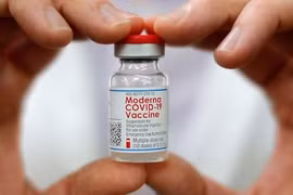Mới: Người đã tiêm mũi 1 Pfizer hoặc AstraZeneca có thể tiêm mũi 2 bằng vaccine Moderna