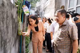 Phó Chủ tịch UBND TP Hà Nội kiểm tra đột xuất tại ổ dịch sốt xuất huyết ở Hoàng Mai