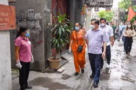 Bí thư Thành ủy Hà Nội lý giải việc “mở cửa từng bước”, cảnh báo tâm lý chủ quan