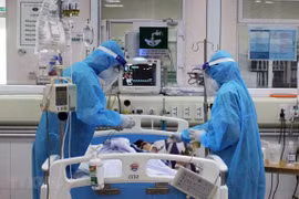 Số ca Covid-19 biến chứng nặng phải thở máy ở miền Bắc bất ngờ tăng mạnh, nhiều ca nguy kịch
