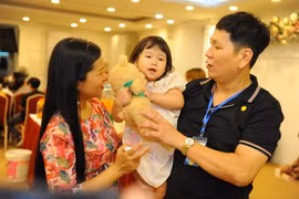 Hành trình "tìm con" đầy gian nan của nhiều ông chồng không có tinh trùng, tinh hoàn teo nhỏ
