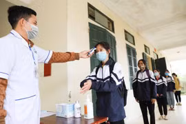 Sáng nay, Hà Nội bắt đầu tiêm vaccine cho học sinh THPT, trường nào tiêm đầu tiên?