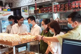 Hà Nội xử phạt 80 cơ sở sản xuất, kinh doanh bánh trung thu vi phạm