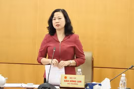 Bộ trưởng Y tế nói gì về việc người bệnh bảo hiểm y tế phải mua thuốc bên ngoài bệnh viện?