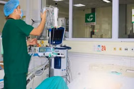 Nữ bệnh nhân 32 tuổi ở Hà Nội nguy kịch, men gan tăng 200-400 lần do sốt xuất huyết