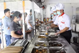 Bộ Y tế cảnh báo tình trạng ngộ độc thực phẩm tại các bếp ăn tập thể