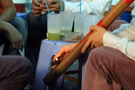 Nam thanh niên 18 tuổi co giật toàn thân, ngã đập đầu sau khi hút thuốc lào