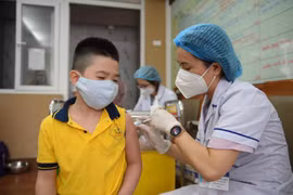 Nhiều địa phương đang thiếu vaccine Moderna tiêm cho trẻ 6-11 tuổi