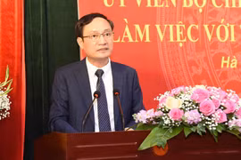 Trường cán bộ Lê Hồng Phong đề xuất cho xét tuyển lao động đã làm hợp đồng 17 năm