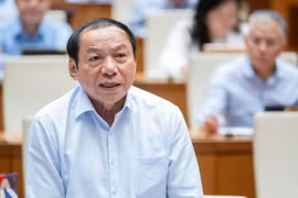 Bộ trưởng Nguyễn Văn Hùng: Đã đề nghị sớm giải tỏa vườn cây, lều quán quanh cột cờ Hà Nội