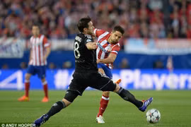Cầm hòa A.Madrid, Chelsea phải trả giá đắt