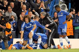 Mourinho gọi học trò là "quái vật"