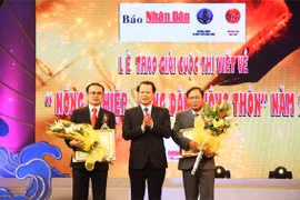Trao giải cuộc thi viết về Nông nghiệp - Nông dân - Nông thôn năm 2012