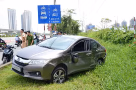 Ô tô 4 chỗ bị xe bồn húc bay xuống mương