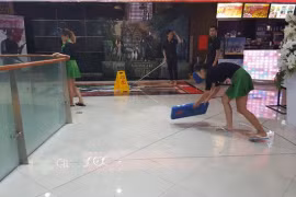 Tòa nhà cao nhất TP.HCM dột sau trận mưa lớn