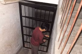 Lừa nhốt hai phụ nữ dưới hầm làm nô lệ tình dục
