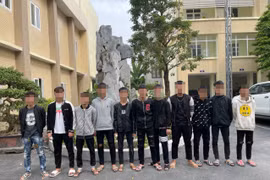 Mâu thuẫn cá nhân, thiếu niên rủ nhóm bạn mang hung khí tìm đánh đối thủ