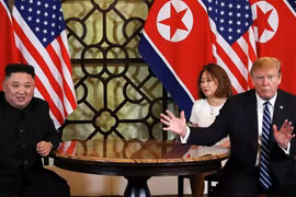 Người phiên dịch cho Tổng thống Mỹ Donald Trump và Chủ tịch Triều Tiên Kim Jong-un