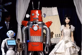 Tròn mắt xem đám cưới robot đầu tiên trên thế giới tại Nhật Bản