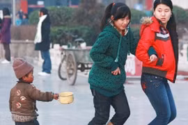 “Bó tay” với ăn xin chuyên nghiệp