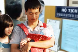 Đăng ký khai sinh phải có chữ ký của cha mẹ: Quy định đã có “độ mở” 