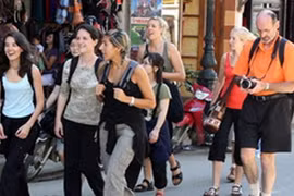 Tìm cách gỡ khó cho du lịch 