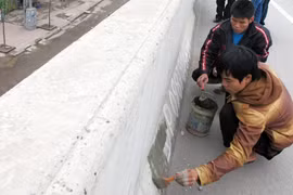 Quảng cáo bôi bẩn buộc phải sơn lại 