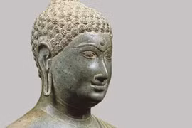 Biến ảo 32 vẻ đẹp trên tượng Phật Đồng Dương 